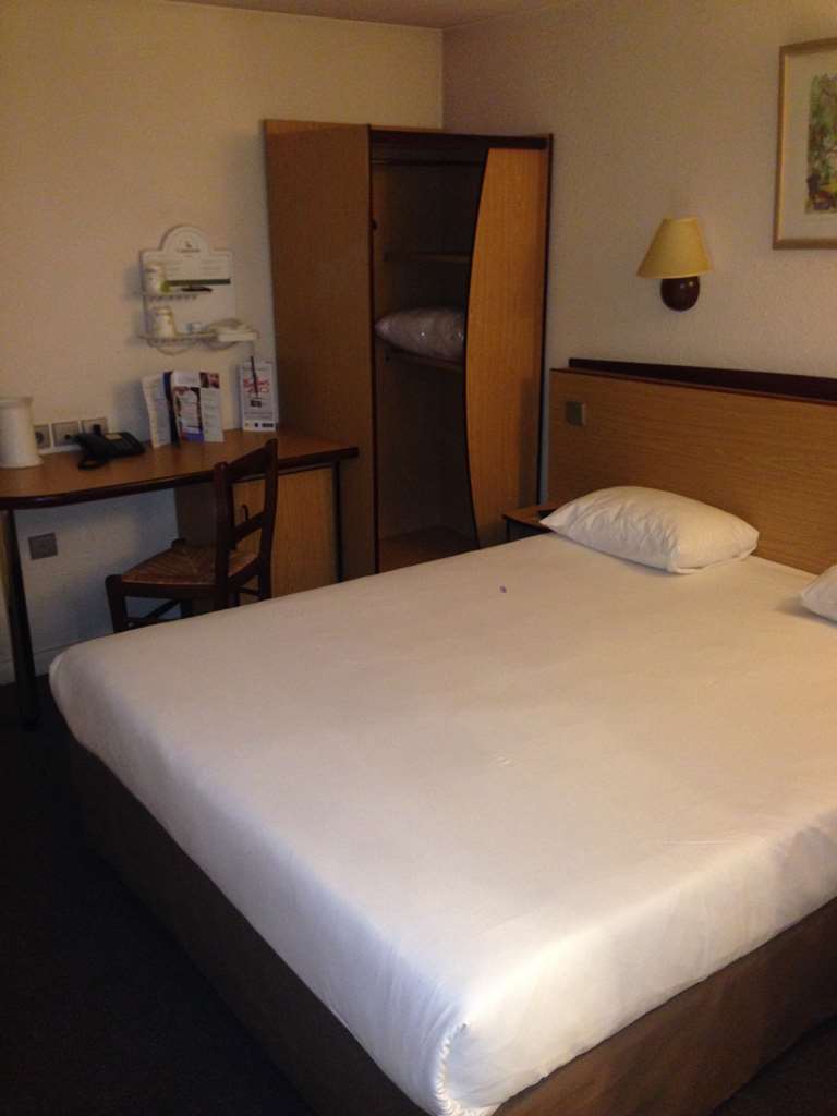 Hotel Campanile Livry-Gargan Pokoj fotografie