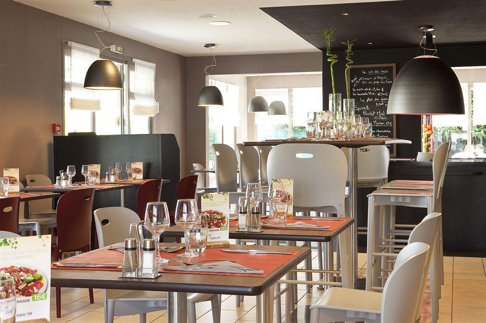 Hotel Campanile Livry-Gargan Restaurace fotografie